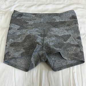 NOBULL MID-RISE SHORT 2" (PLUSH HEATHER)